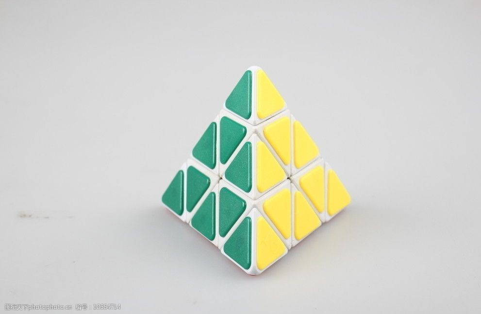 关键词:三角形魔方 魔方 三阶魔方 色彩斑斓 立方体 益智玩具 色块