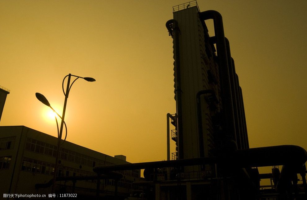 关键词:夕阳中的工厂 路灯 夕阳 工厂 工厂剪影 管道 工业生产 现代