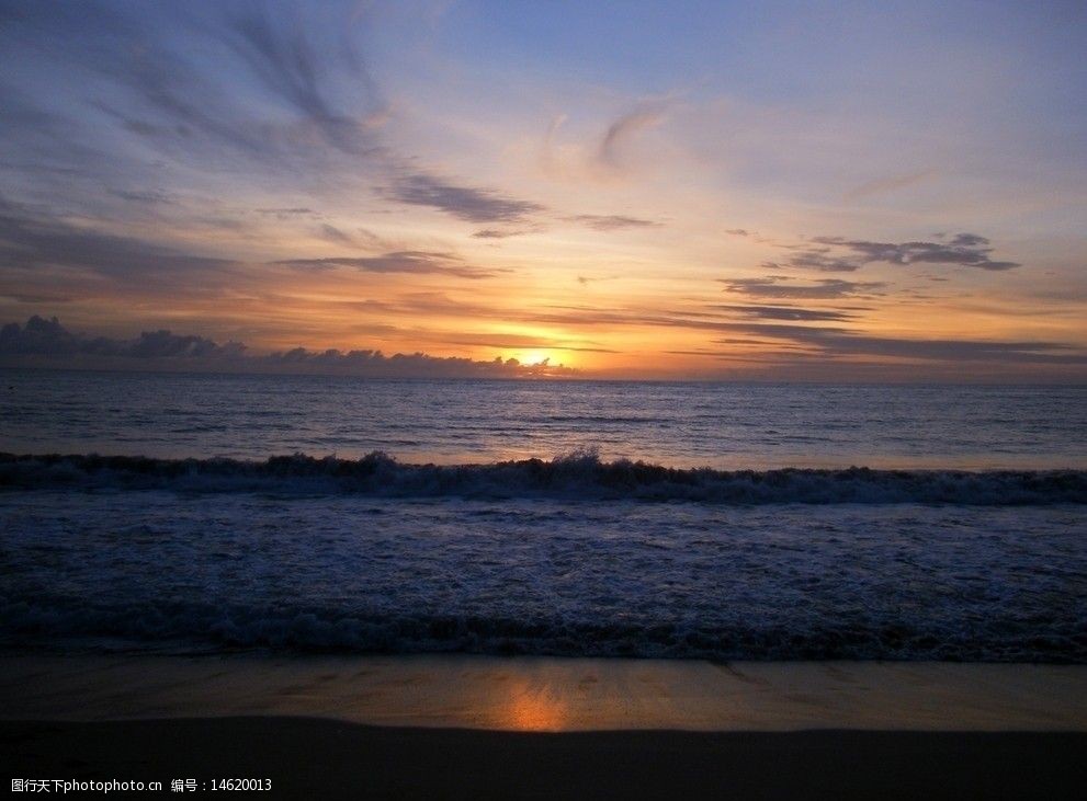 巴厘岛的夕阳海滩图片