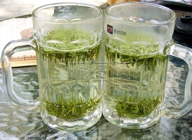 关键词:两杯绿茶 清茶 茶水 水杯 玻璃杯子 透明玻璃杯 生活素材 茶杯