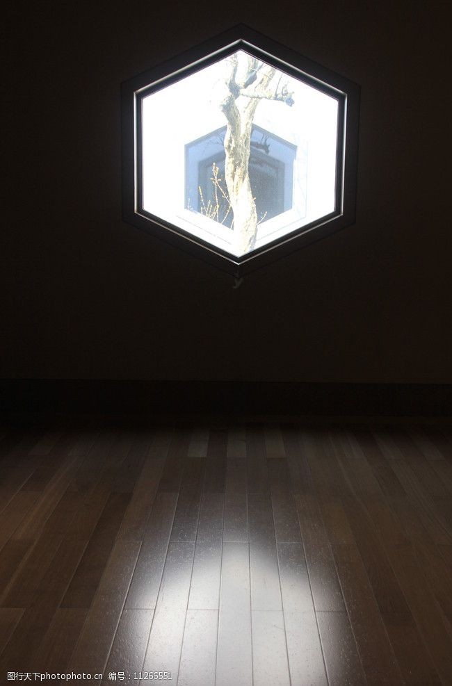 关键词:漏窗光影 漏窗 光影 对景 逆光 室内摄影 建筑园林 摄影 72dpi