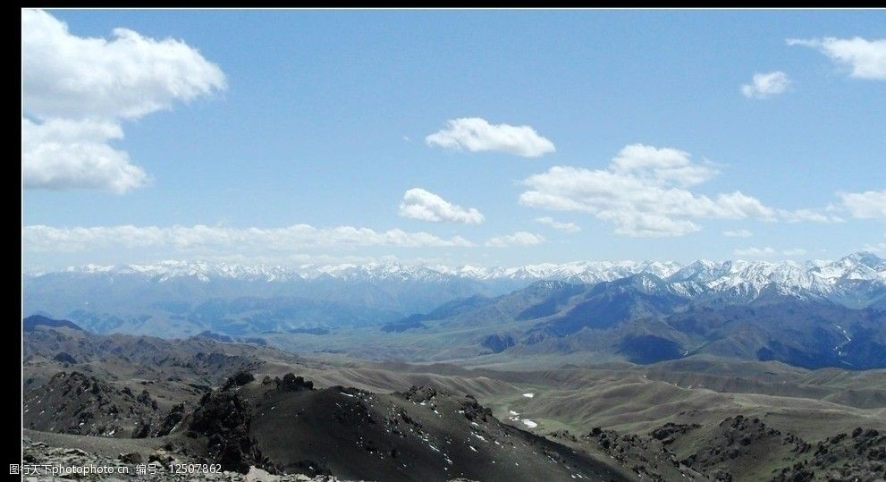 关键词:新疆 乌鲁木齐 萨拉达万 巅峰 白云 蓝天 雪山群 自然风景