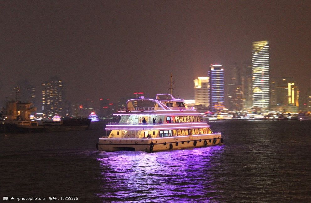 黄浦江游船夜景图片