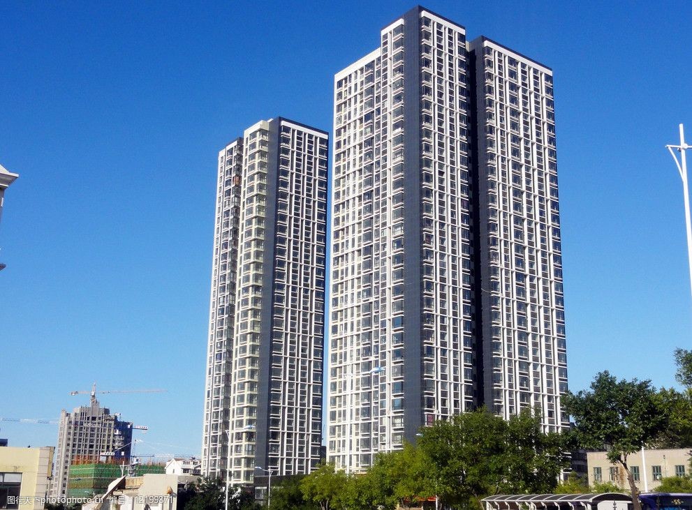 关键词:烟台城市建筑 高楼 矮楼 树木 路灯 蓝天 建筑摄影 建筑园林