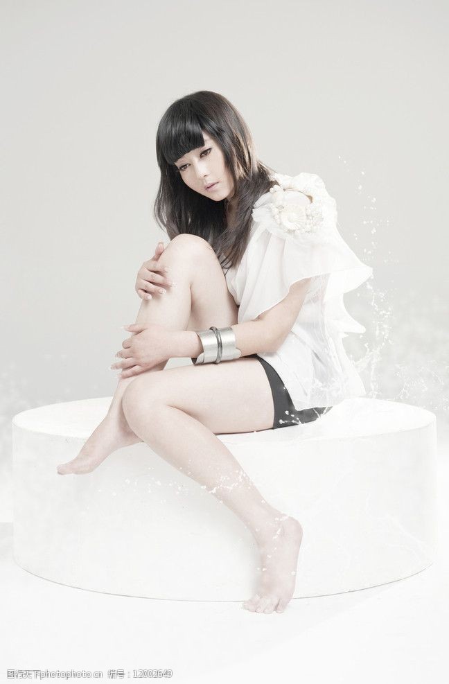 丁酉酉写真图片