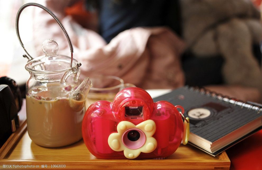 关键词:下午茶 笔记本 奶茶 lomo 相机 娱乐休闲 生活百科 摄影 300