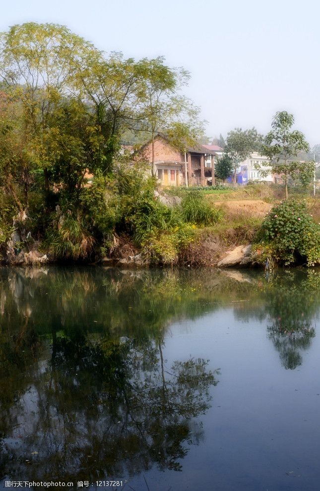 涟水河畔人家图片