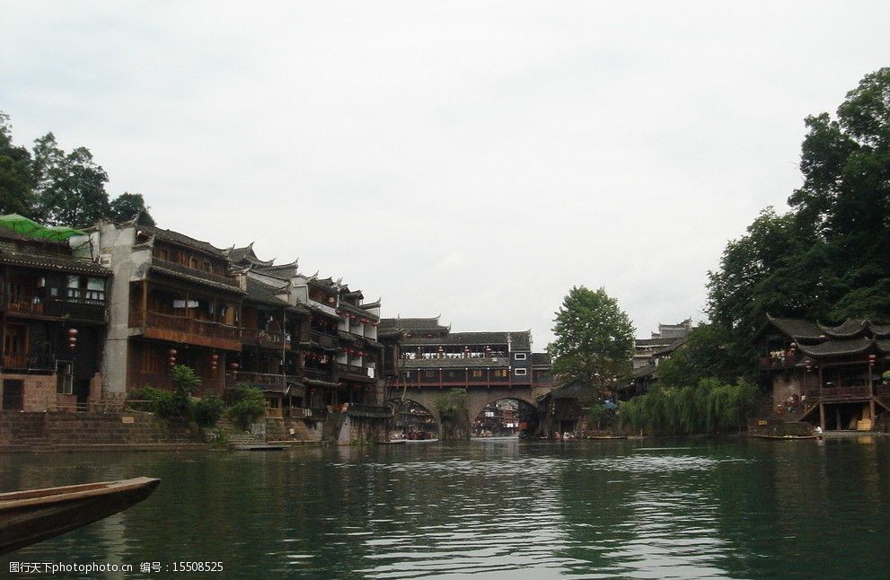 關鍵詞:湘西鳳凰古鎮 湘西 鳳凰 古鎮 水面 碧水 建築 綠樹 人文景觀