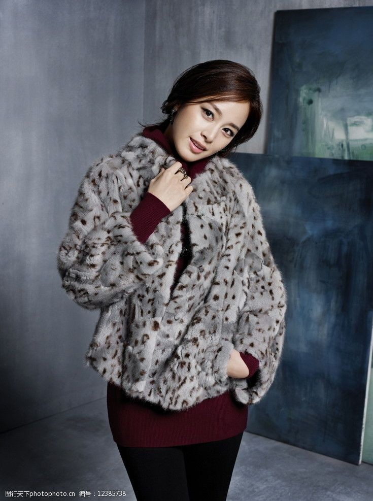 韩国明星金泰希图片