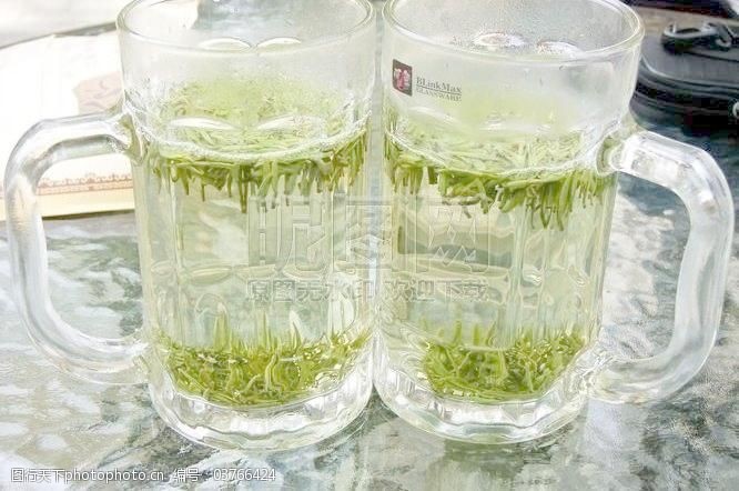 两杯绿茶图片