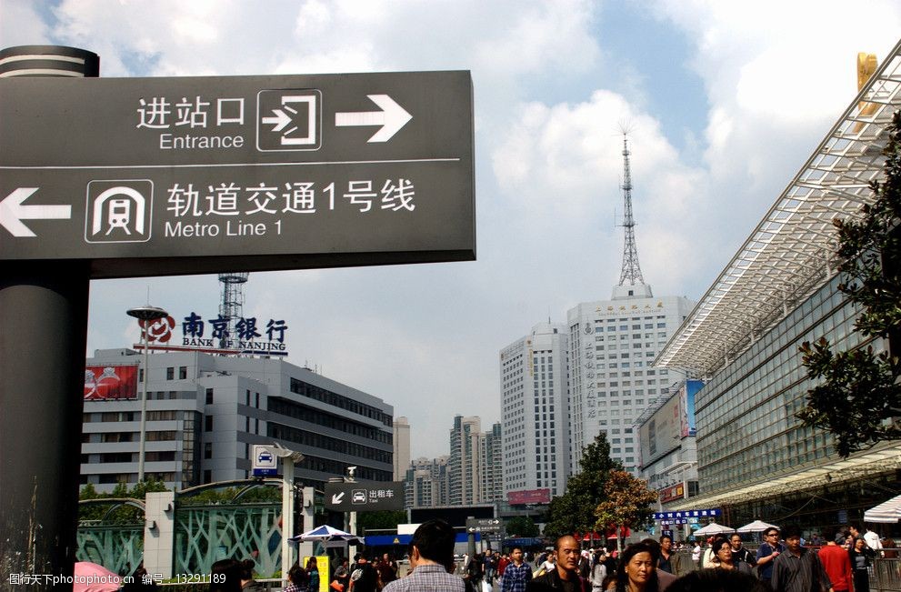 上海火车站进站口图片
