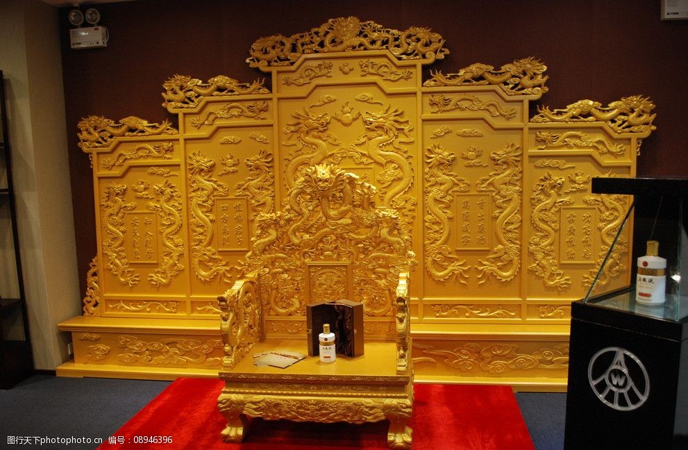 关键词:五粮液 金壁圣宴 白酒 皇位 龙椅 传统文化 文化艺术 摄影 300
