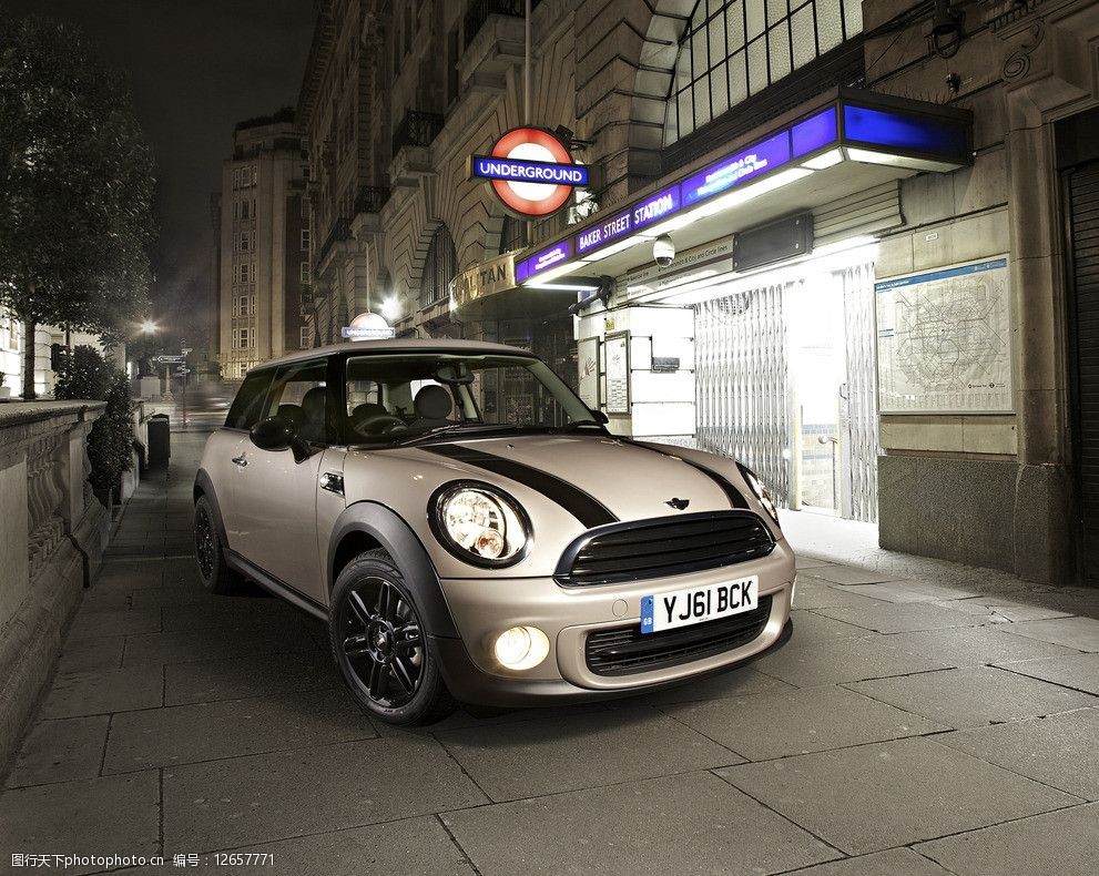 超高清汽车海报mini图片