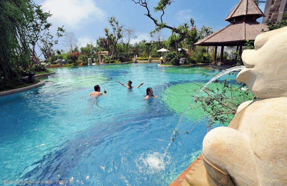 超大游泳池东南亚风图片