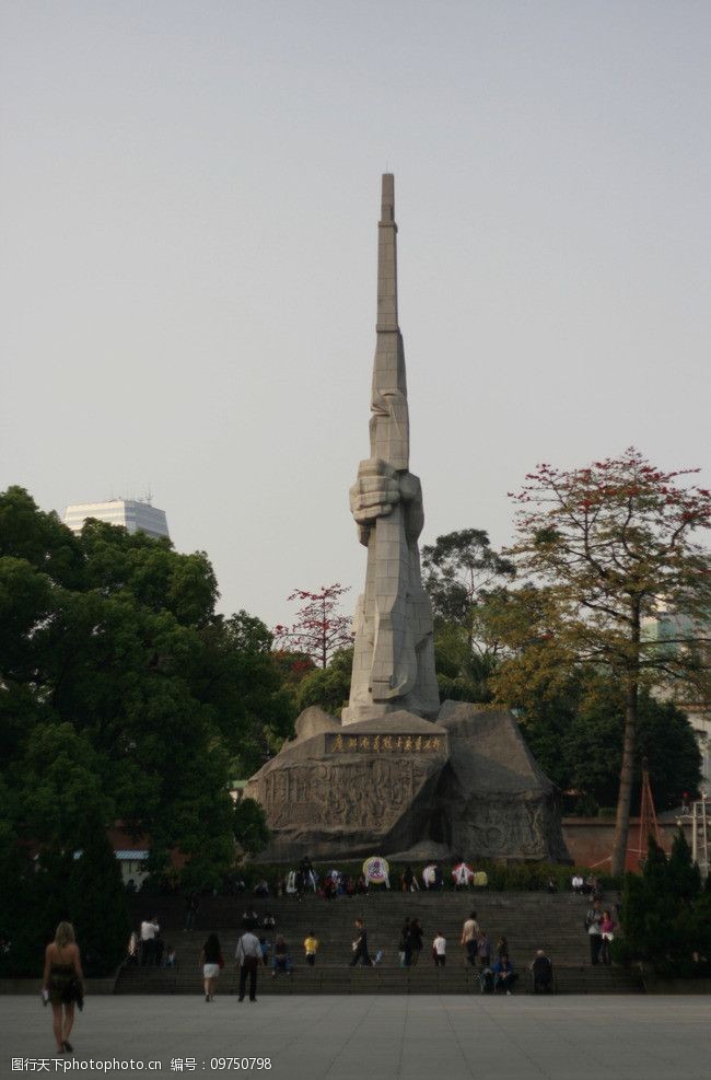 烈士陵园手枪雕塑图片