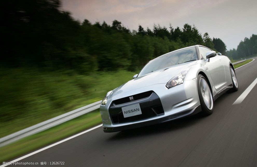 尼桑汽车图片