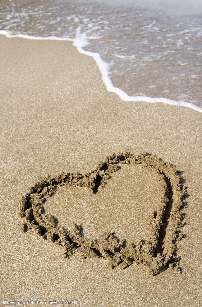 沙滩爱心图片